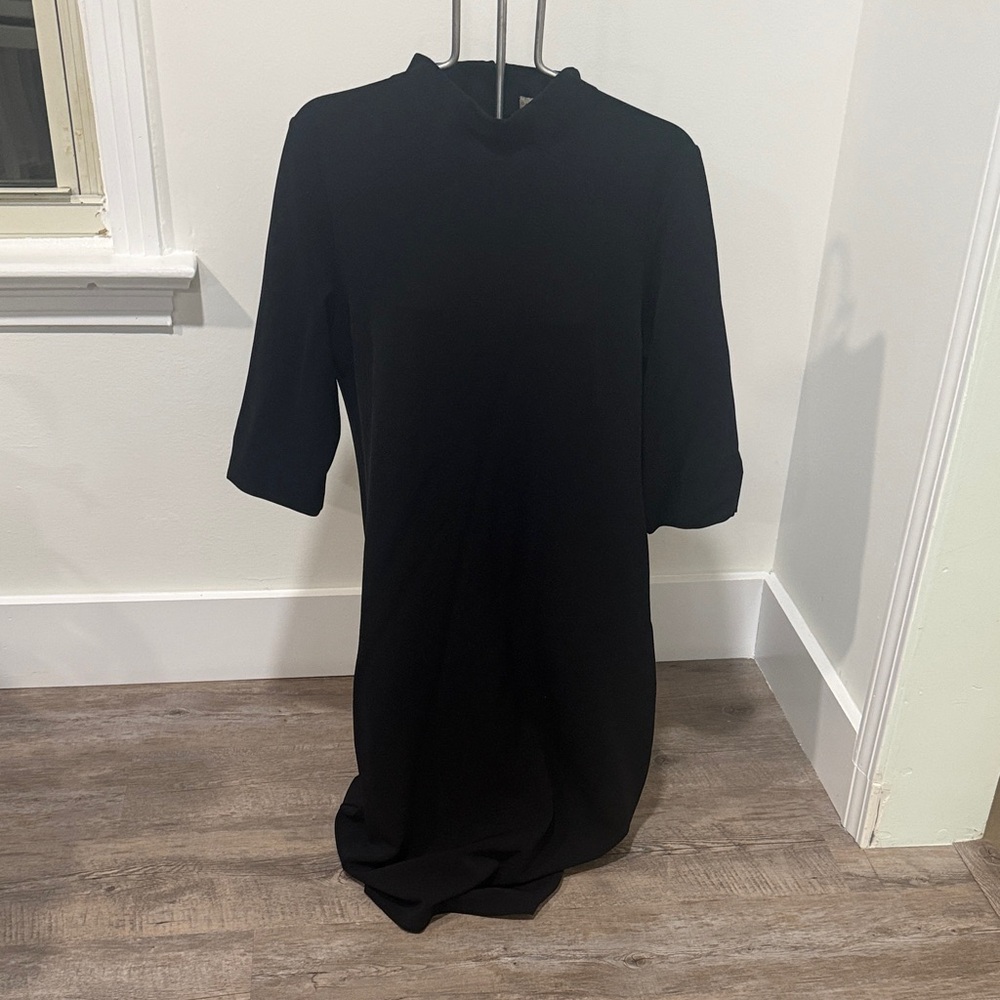 TravelSmith Black Long-Sleeve Shift Dress